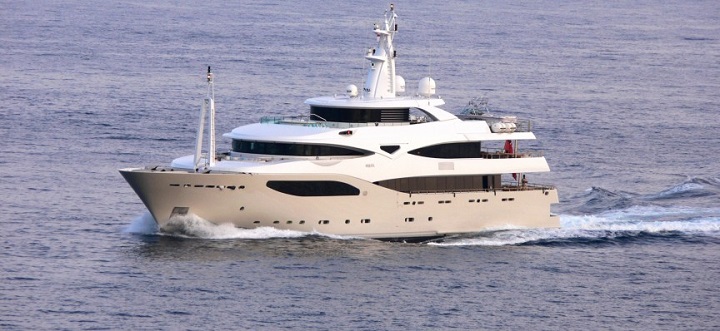 Top-5-yachts-owned-by-celebrities-sean-pdiddy-yacth-maraya