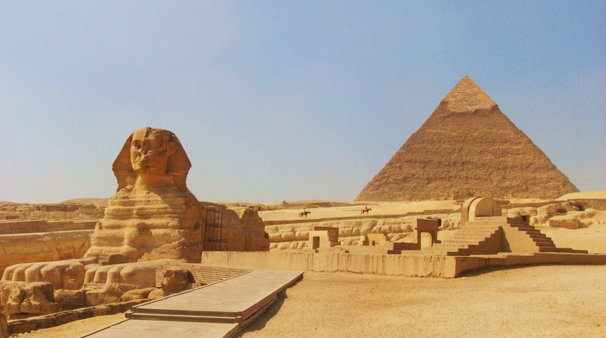 10-places-to-see-before-they-disappear-Egyptian-pyramids